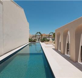 3 bedroom villa with heated pool in Noto, sleeps 6